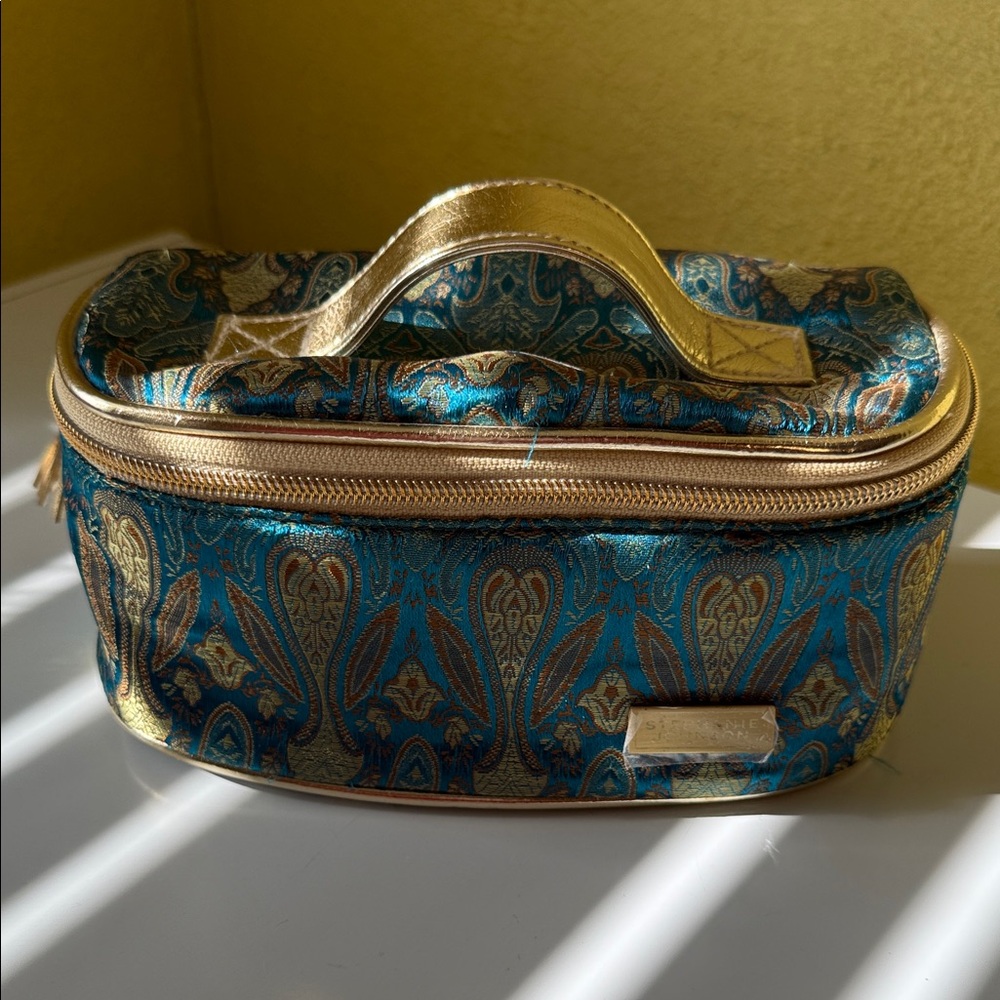Stephanie Johnson Cosmetics bag with hair clip and Facial mask. - Picture 4 of 6